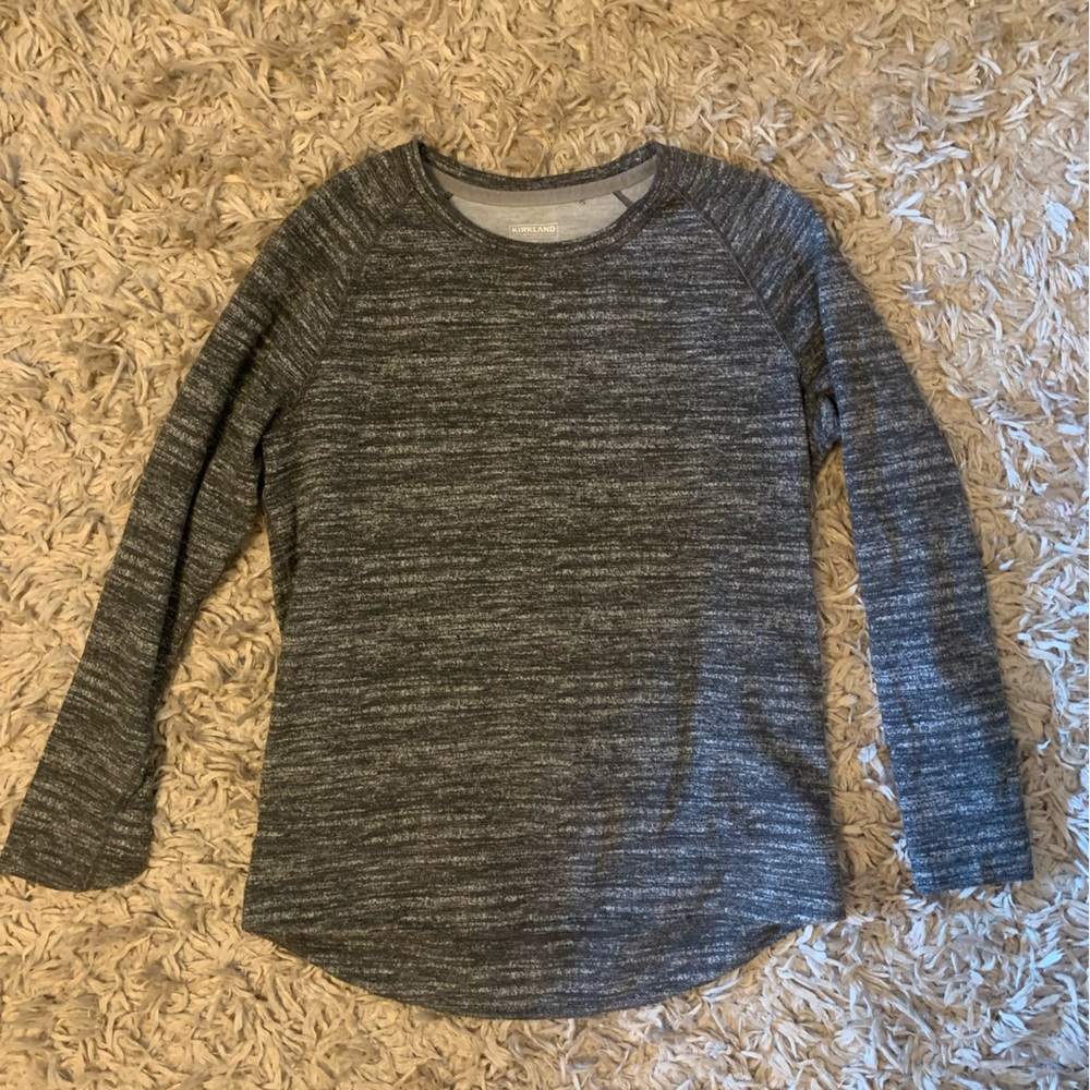 Gray and white crew neck - Size medium